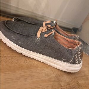 Hey Dude Women’s Heather Gray Pink Accents Slip-On Shoes Size 9.  Worn once